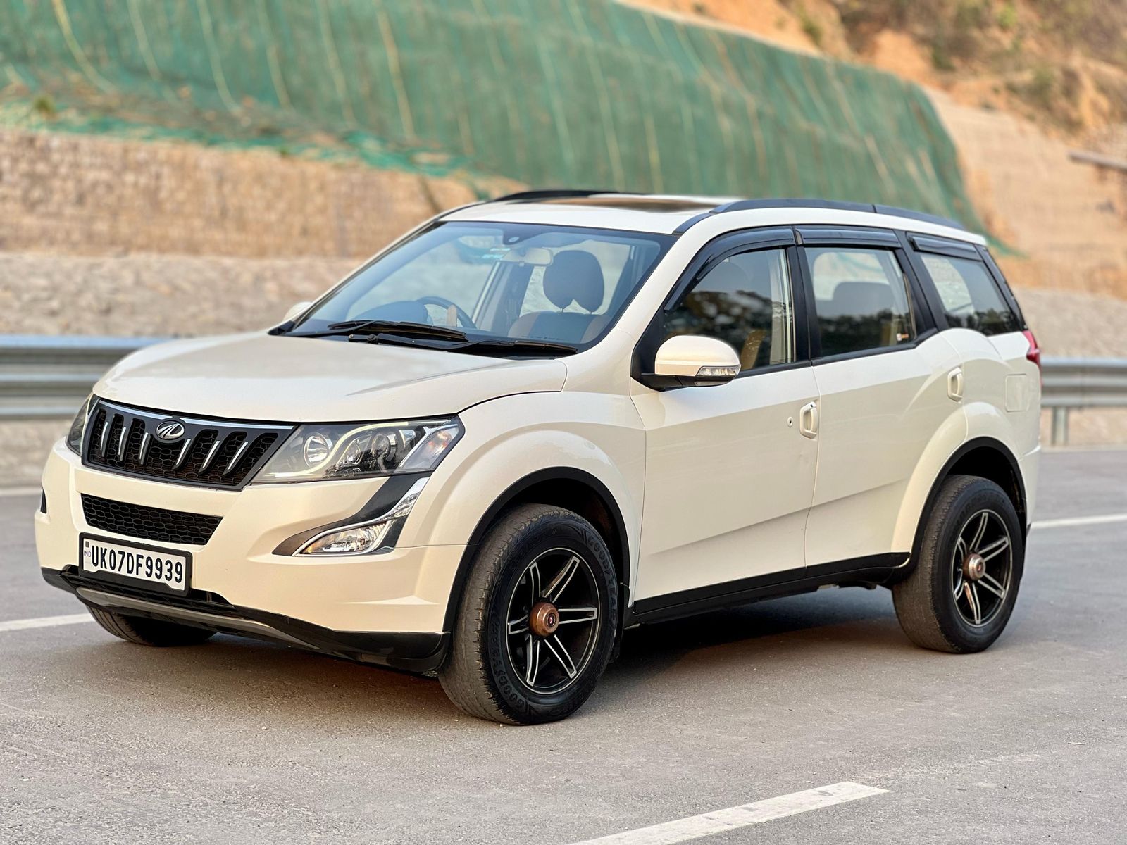 For Sale Mahindra XUV500 W9